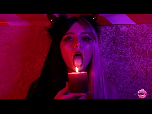❤️ Μια παθιασμένη πίπα από ένα σέξι Succubus με ένα σπέρμα στο στόμα της. ❤️❌ Σεξ βίντεο